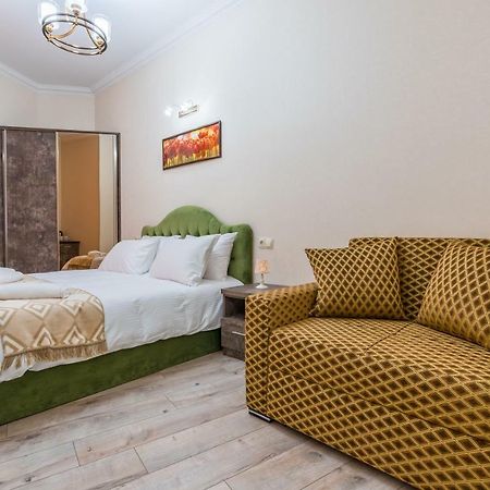 Golden Light Hotel Tbilissi Extérieur photo