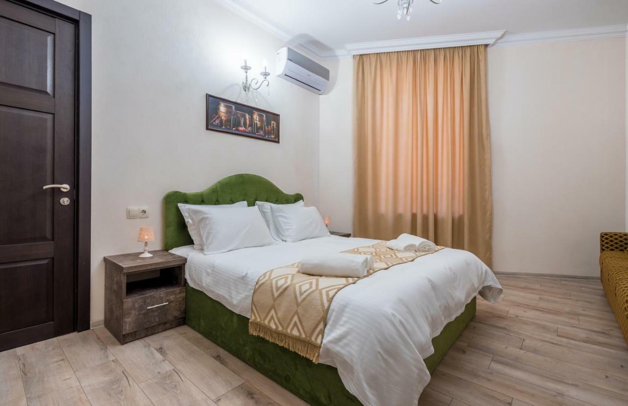 Golden Light Hotel Tbilissi Extérieur photo