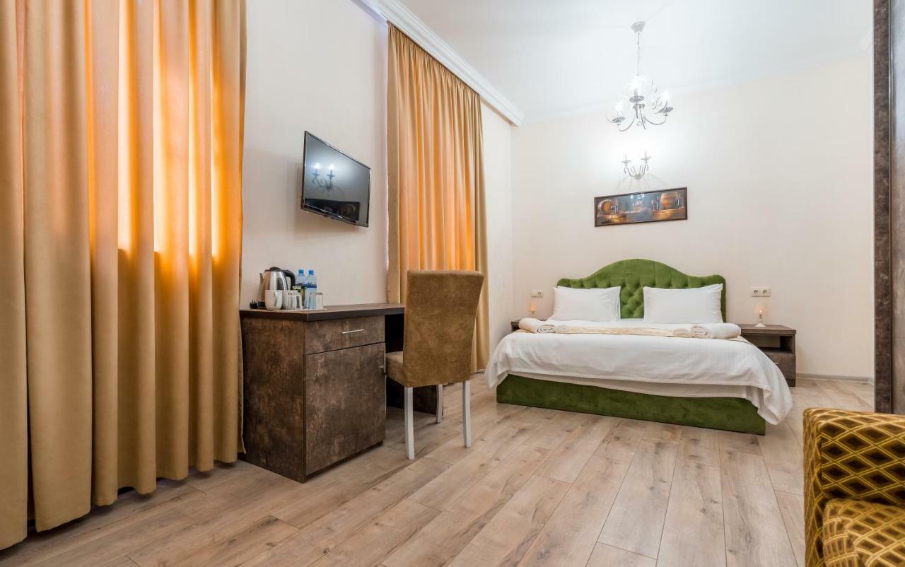 Golden Light Hotel Tbilissi Extérieur photo