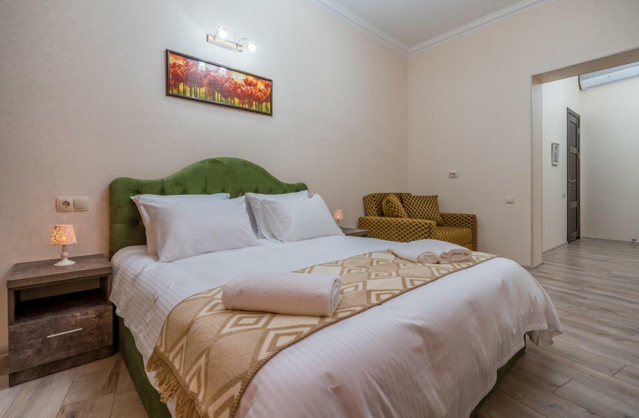 Golden Light Hotel Tbilissi Extérieur photo