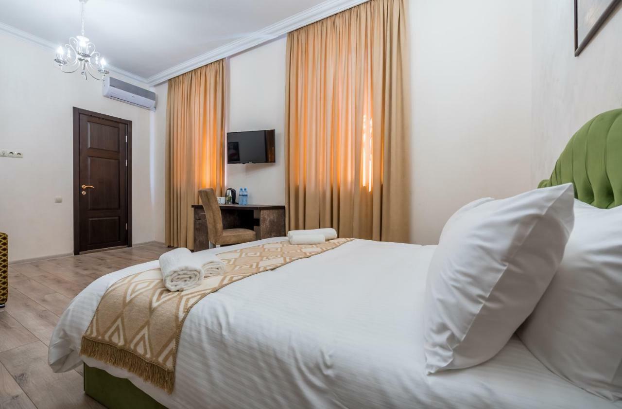 Golden Light Hotel Tbilissi Extérieur photo