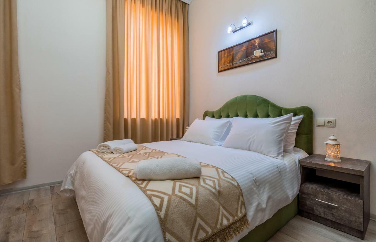 Golden Light Hotel Tbilissi Extérieur photo
