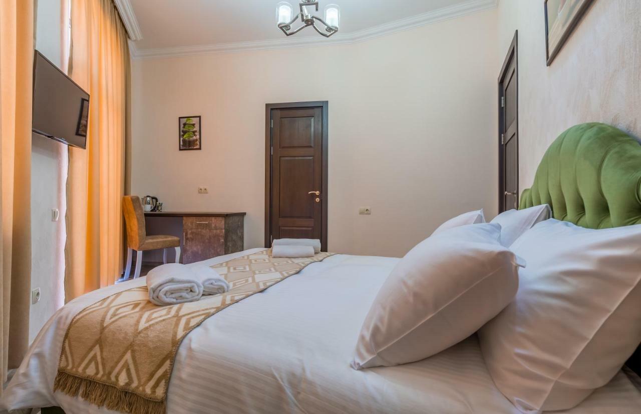 Golden Light Hotel Tbilissi Extérieur photo