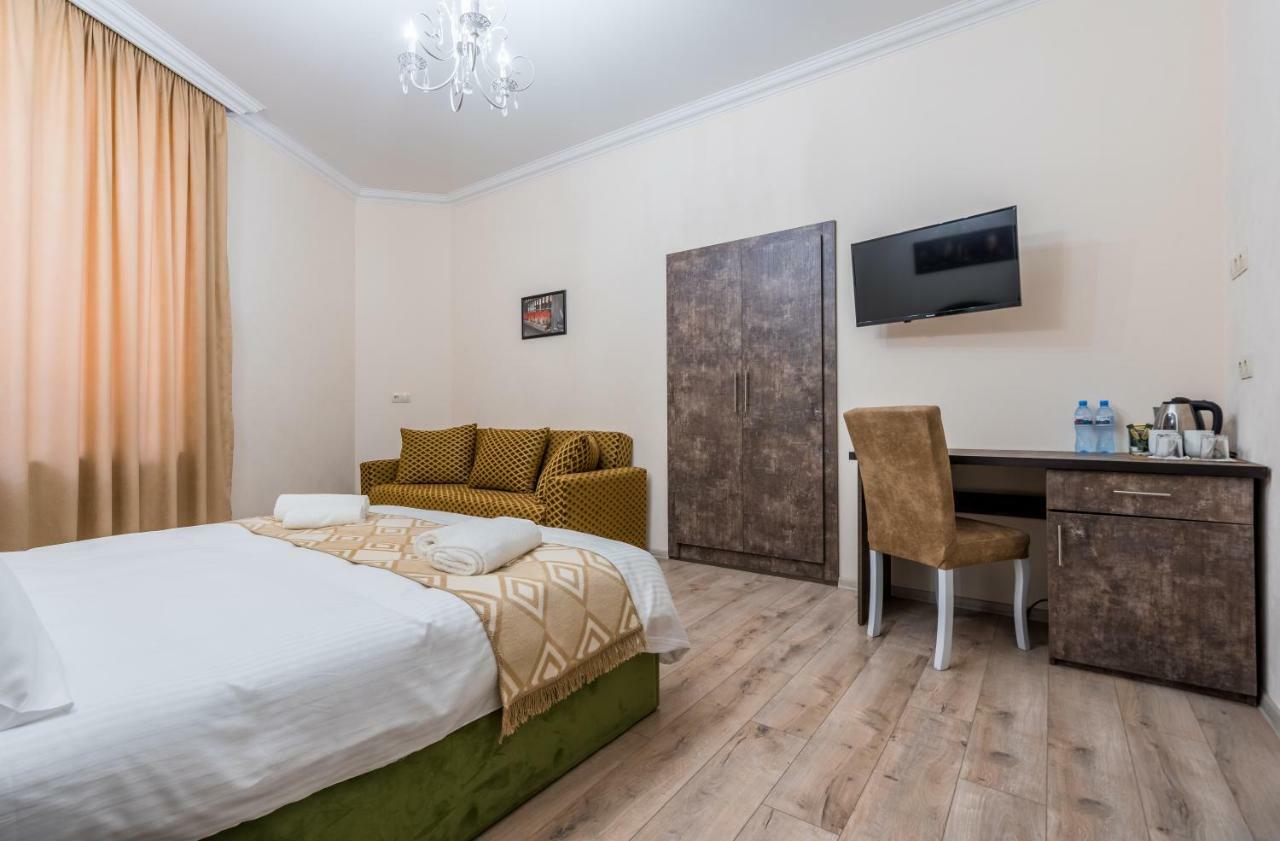 Golden Light Hotel Tbilissi Extérieur photo